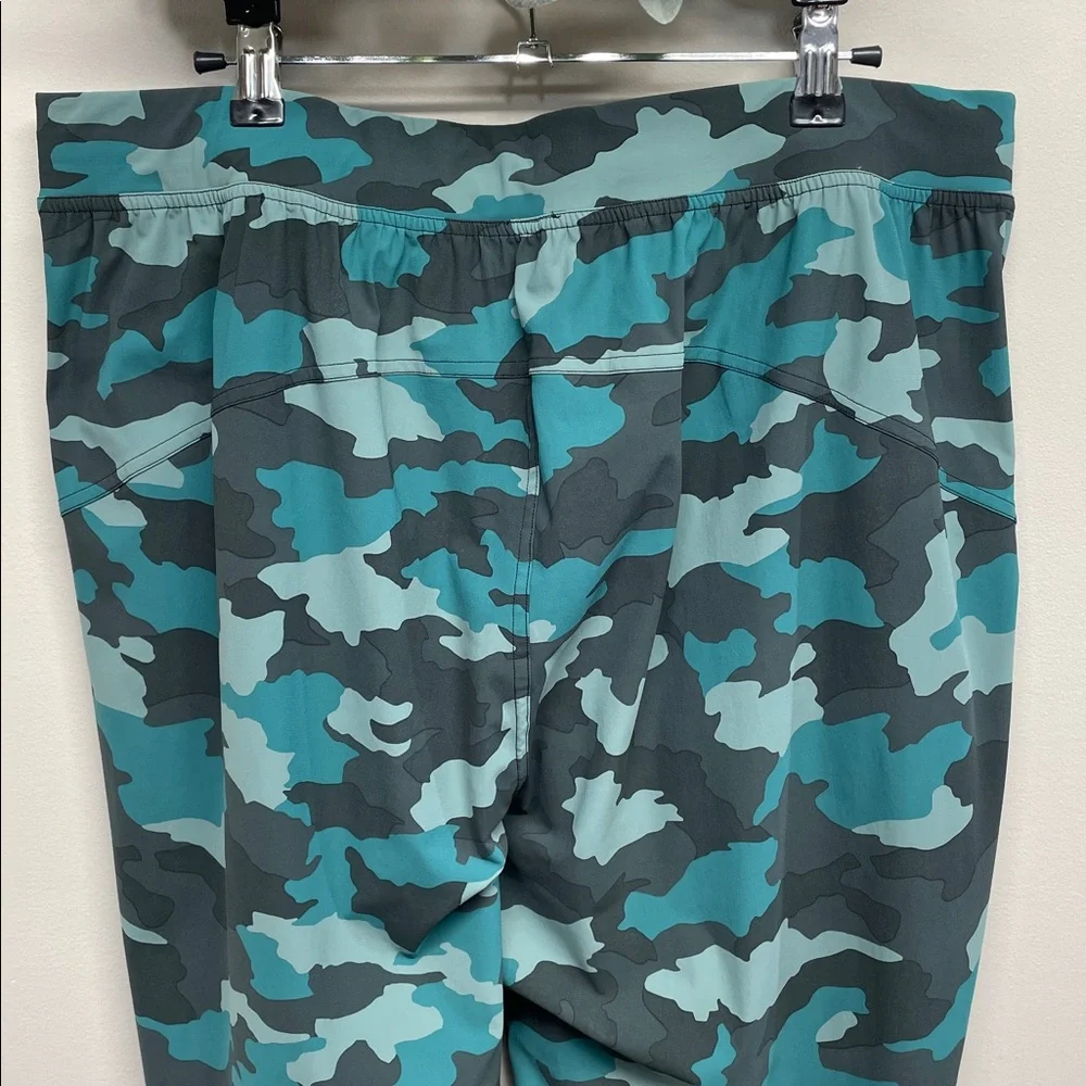 NWOT Lululemon Adapted High Rise Cropped Jogger Heritage 365 Camo Tidewater Teal